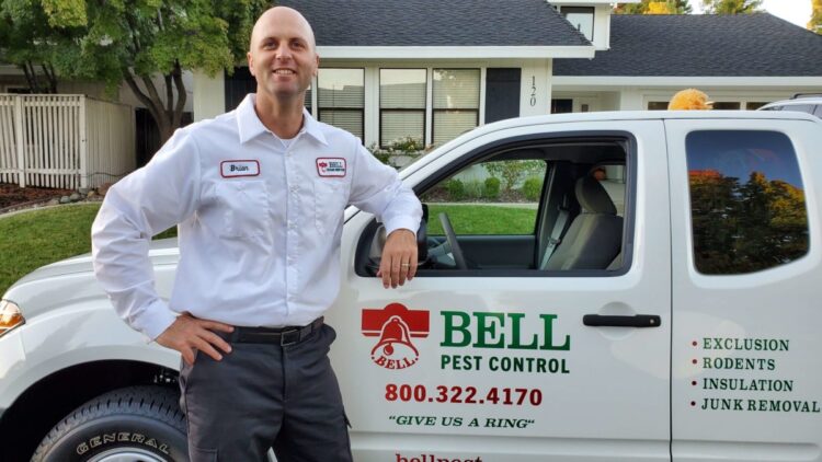 Pest-control-technicians__Pest-Control